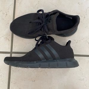 Women’s black adidas swift runs size 6